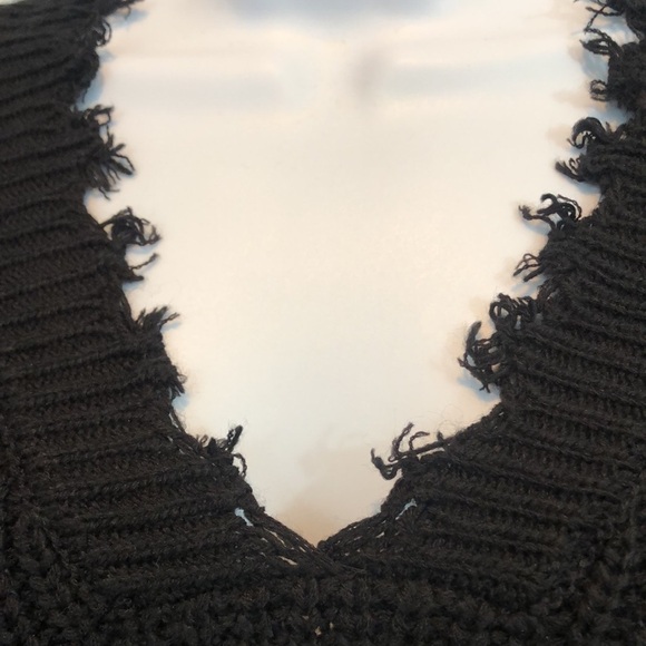 Coco + Jaimeson Destructed Sweater NWOT Medium - Picture 3 of 10